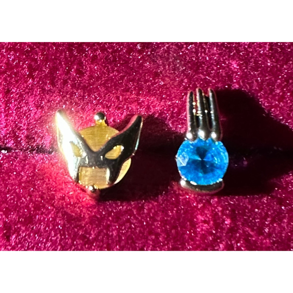 Gold Marvel Xmen Wolverine Stud Earrings - Picture 3 of 3